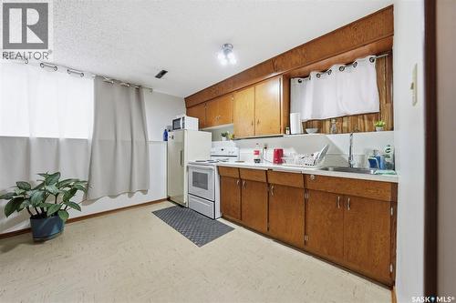 106 112Th Street W, Saskatoon, SK - Indoor Photo Showing Kitchen