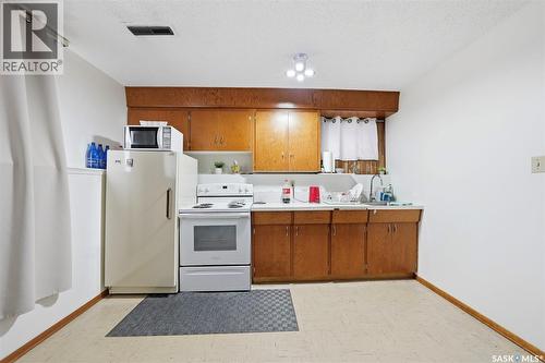 106 112Th Street W, Saskatoon, SK - Indoor Photo Showing Kitchen