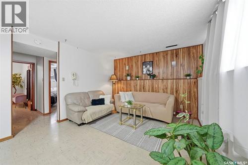 106 112Th Street W, Saskatoon, SK - Indoor Photo Showing Living Room