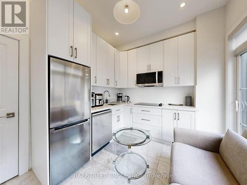88 Harvey Bunker Crescent, Markham, ON - Indoor Photo Showing Kitchen