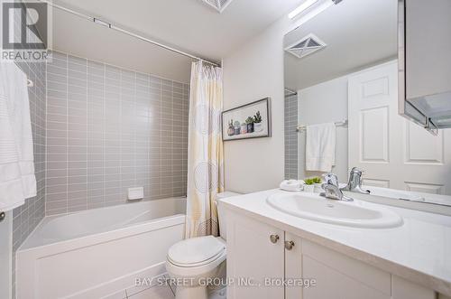 627 - 25 Lower Simcoe Street, Toronto, ON - Indoor Photo Showing Bathroom
