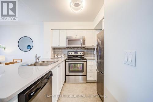 627 - 25 Lower Simcoe Street, Toronto, ON - Indoor Photo Showing Kitchen With Double Sink