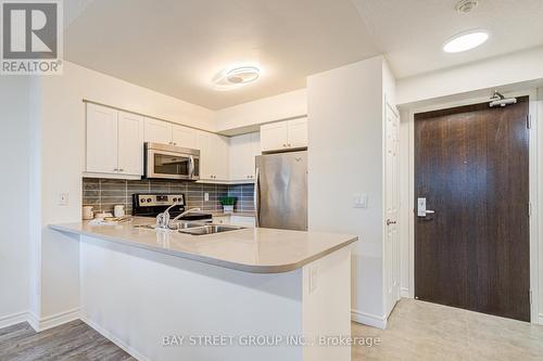 627 - 25 Lower Simcoe Street, Toronto, ON - Indoor Photo Showing Kitchen With Double Sink