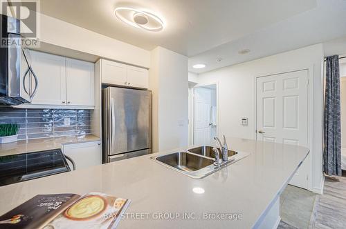 627 - 25 Lower Simcoe Street, Toronto, ON - Indoor Photo Showing Kitchen With Double Sink