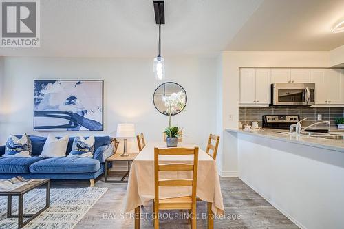627 - 25 Lower Simcoe Street, Toronto, ON - Indoor Photo Showing Kitchen