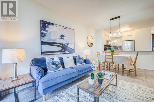 627 - 25 Lower Simcoe Street, Toronto, ON - Indoor Photo Showing Living Room