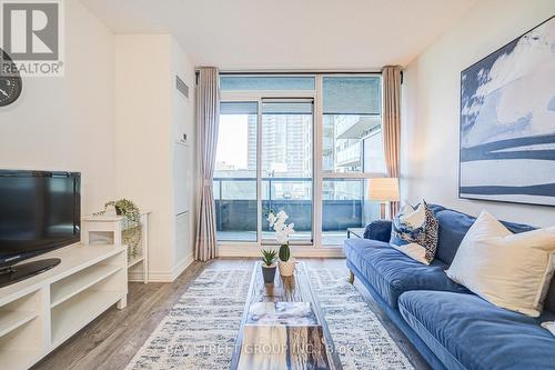 627 - 25 Lower Simcoe Street, Toronto, ON - Indoor Photo Showing Living Room