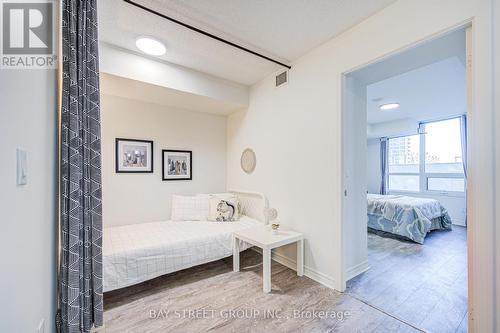 627 - 25 Lower Simcoe Street, Toronto, ON - Indoor Photo Showing Bedroom
