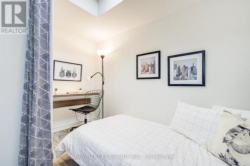627 - 25 Lower Simcoe Street, Toronto, ON - Indoor Photo Showing Bedroom