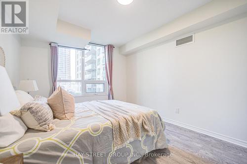 627 - 25 Lower Simcoe Street, Toronto, ON - Indoor Photo Showing Bedroom