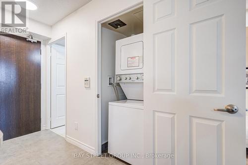 627 - 25 Lower Simcoe Street, Toronto, ON - Indoor Photo Showing Laundry Room