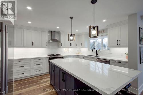3280 Mead Crescent, Burlington, ON - Indoor Photo Showing Kitchen With Upgraded Kitchen