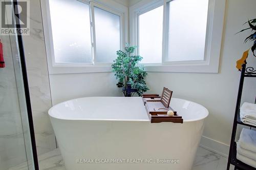 3280 Mead Crescent, Burlington, ON - Indoor Photo Showing Bathroom
