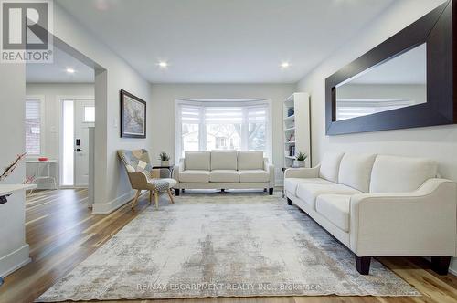 3280 Mead Crescent, Burlington, ON - Indoor Photo Showing Living Room