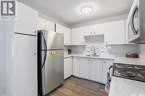 203A Dunlop Street, Saskatoon, SK - Indoor Photo Showing Kitchen