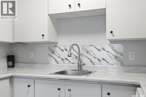 203A Dunlop Street, Saskatoon, SK - Indoor Photo Showing Kitchen