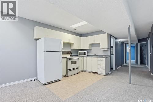 203A Dunlop Street, Saskatoon, SK - Indoor Photo Showing Kitchen