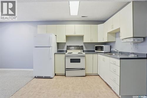 203A Dunlop Street, Saskatoon, SK - Indoor Photo Showing Kitchen