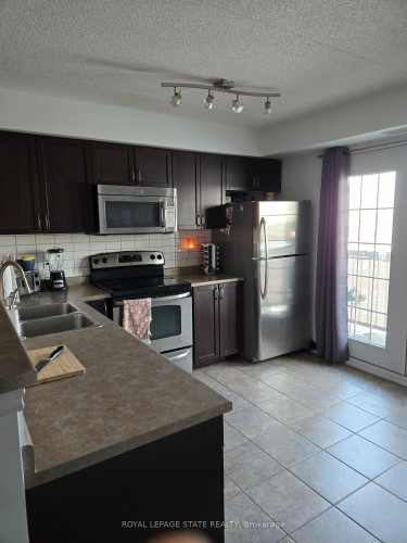 305-1390 Main Street E, Milton, ON - Indoor Photo Showing Kitchen With Double Sink