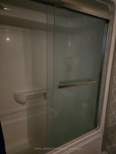 305-1390 Main Street E, Milton, ON - Indoor Photo Showing Bathroom