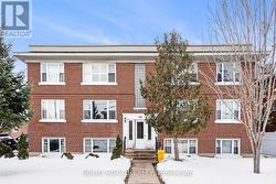 1 - 726 EDISON AVENUE  Ottawa, ON K2A 1W1