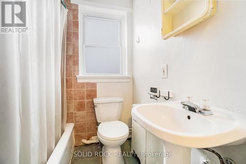 1 - 726 Edison Avenue, Ottawa, ON - Indoor Photo Showing Bathroom