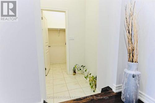 19 Exhibition Crescent, Brampton, ON - Indoor