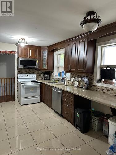 7166 Shallford Road, Mississauga, ON - Indoor Photo Showing Kitchen With Double Sink