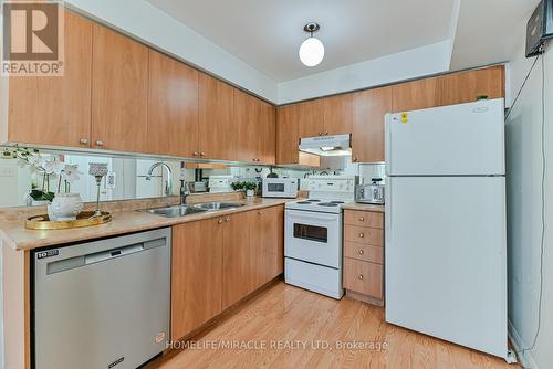 5 - 4620 Guildwood Way, Mississauga, ON - Indoor Photo Showing Kitchen With Double Sink