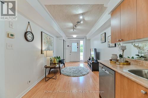 5 - 4620 Guildwood Way, Mississauga, ON - Indoor Photo Showing Kitchen