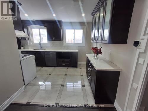 22 Graymar Road, Brampton, ON - Indoor Photo Showing Kitchen