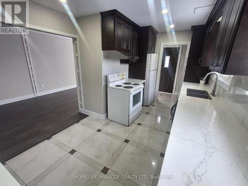 22 Graymar Road, Brampton, ON - Indoor Photo Showing Kitchen