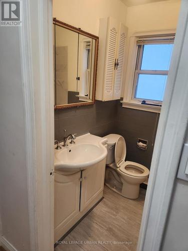 304 Linsmore Crescent, Toronto, ON - Indoor Photo Showing Bathroom