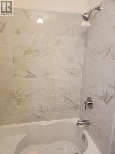 304 Linsmore Crescent, Toronto, ON - Indoor Photo Showing Bathroom