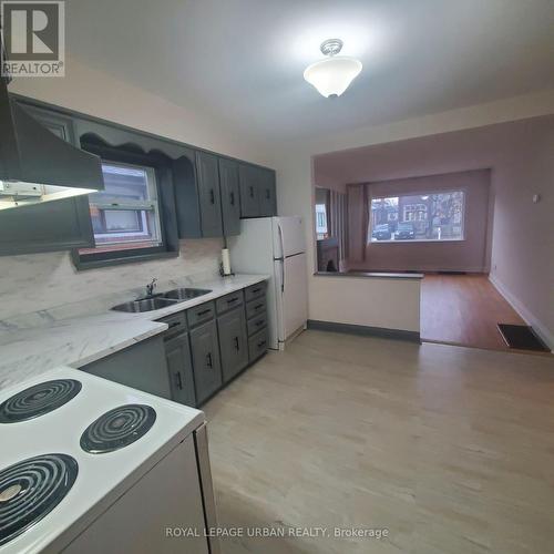304 Linsmore Crescent, Toronto, ON - Indoor Photo Showing Kitchen With Double Sink