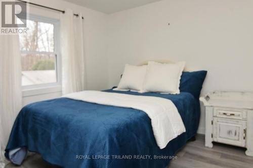 9904 Lake Road, Lambton Shores (Kettle Point), ON - Indoor Photo Showing Bedroom