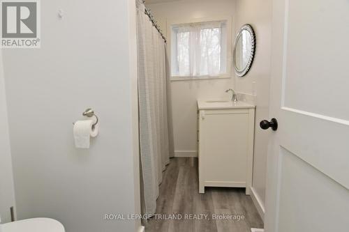 9904 Lake Road, Lambton Shores (Kettle Point), ON - Indoor Photo Showing Bathroom