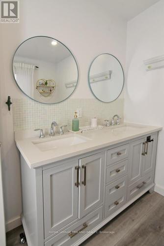 9904 Lake Road, Lambton Shores (Kettle Point), ON - Indoor Photo Showing Bathroom