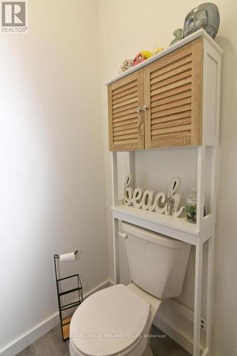 9904 Lake Road, Lambton Shores (Kettle Point), ON - Indoor Photo Showing Laundry Room