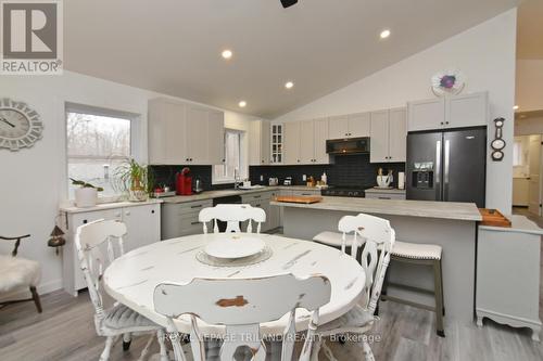 9904 Lake Road, Lambton Shores (Kettle Point), ON - Indoor Photo Showing Dining Room