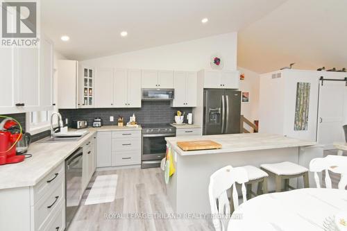 9904 Lake Road, Lambton Shores (Kettle Point), ON - Indoor Photo Showing Kitchen With Stainless Steel Kitchen With Upgraded Kitchen