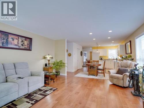 24-4415 Manson Ave, Powell River, BC - Indoor Photo Showing Living Room