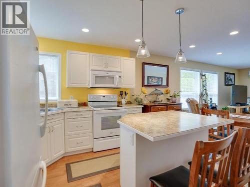 24-4415 Manson Ave, Powell River, BC - Indoor Photo Showing Kitchen