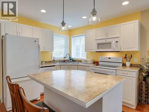 24-4415 Manson Ave, Powell River, BC - Indoor Photo Showing Kitchen With Double Sink