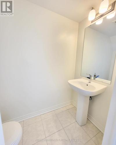 20 Esquire Way, Whitby, ON - Indoor Photo Showing Bathroom