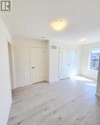 20 Esquire Way, Whitby, ON - Indoor Photo Showing Other Room