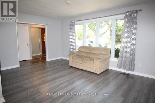 4 Purnell Drive, Hamilton, ON - Indoor Photo Showing Living Room