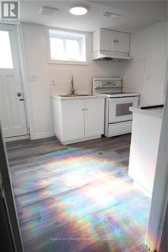 4 Purnell Drive, Hamilton, ON - Indoor Photo Showing Kitchen