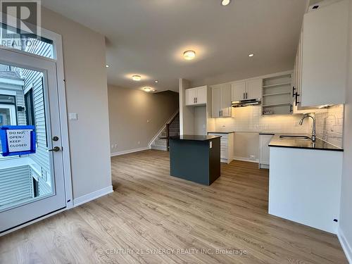 532 Promontory Place, Ottawa, ON - Indoor Photo Showing Kitchen With Upgraded Kitchen