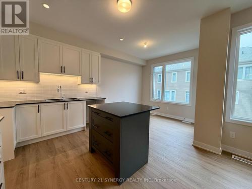 532 Promontory Place, Ottawa, ON - Indoor Photo Showing Kitchen